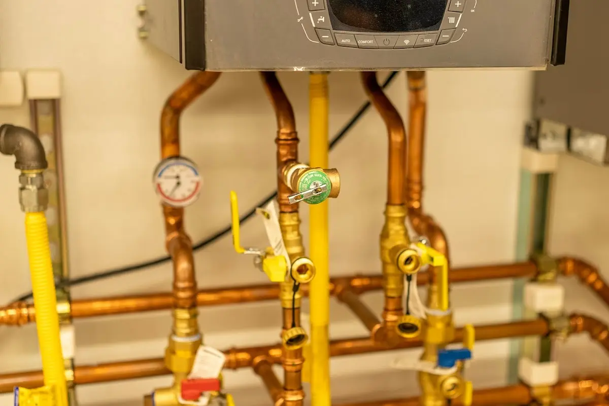 Licensed technician providing Emergency Plumbing for a homeowner in Oakland Park